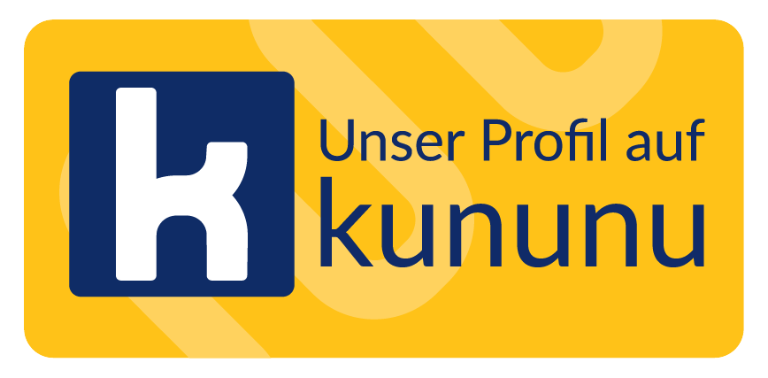 Gelbes Rechteck mit abgerundeten Ecken. Links ein dunkelblaues Quadrat mit einem weißen, kleinen Buchstaben k. Rechts daneben steht in dunkelblauer Schrift: Unser Profil auf kununu